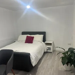  Apartment Montreal House United Kingdom